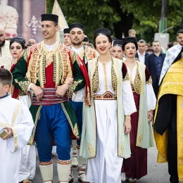 Величанствена литија, у част Светог Василија Острошког, прошла кроз Никшић