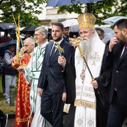 Величанствена литија, у част Светог Василија Острошког, прошла кроз Никшић