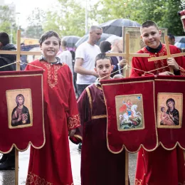 Величанствена литија, у част Светог Василија Острошког, прошла кроз Никшић