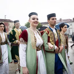 Величанствена литија, у част Светог Василија Острошког, прошла кроз Никшић