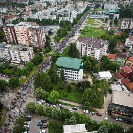 Величанствена литија, у част Светог Василија Острошког, прошла кроз Никшић