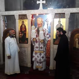 Литургија у Ђурђевим Ступовима на празник Светих Вртоломеја и Варнаве