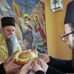 Литургија у Ђурђевим Ступовима на празник Светих Вртоломеја и Варнаве