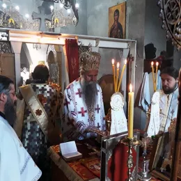 Литургија у Ђурђевим Ступовима на празник Светих Вртоломеја и Варнаве