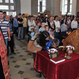 Литургија крај моштију Светог Нектарија Егинског