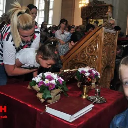 Литургија крај моштију Светог Нектарија Егинског