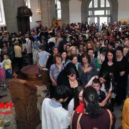 Литургија крај моштију Светог Нектарија Егинског