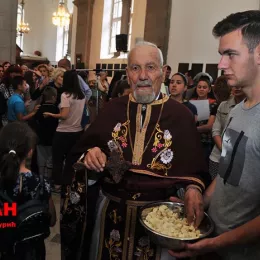 Литургија крај моштију Светог Нектарија Егинског