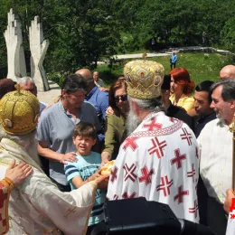 У Долима прослављена годишњица канонизације Пивских мученика, богослужили Митрополит Амфилохије и Епископ Јоаникије