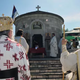 У Долима прослављена годишњица канонизације Пивских мученика, богослужили Митрополит Амфилохије и Епископ Јоаникије