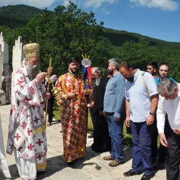 У Долима прослављена годишњица канонизације Пивских мученика, богослужили Митрополит Амфилохије и Епископ Јоаникије