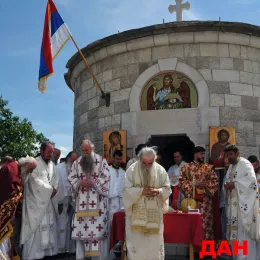 У Долима прослављена годишњица канонизације Пивских мученика, богослужили Митрополит Амфилохије и Епископ Јоаникије