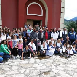 Саборно крштење у Мојковцу