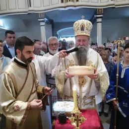 Слава храма Вазнесења Господњег на Топлој, богослужио Владика Јоаникије