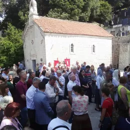 Слава храма Вазнесења Господњег на Топлој, богослужио Владика Јоаникије