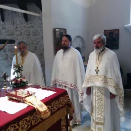 Слава храма Вазнесења Господњег на Топлој, богослужио Владика Јоаникије