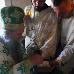 Тројчиндан прослављен у манастиру Брезојевица код Плава