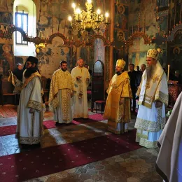 Уочи прослављања великих јубилеја СПЦ служена Литургија у Пивском манастиру