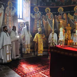 Уочи прослављања великих јубилеја СПЦ служена Литургија у Пивском манастиру
