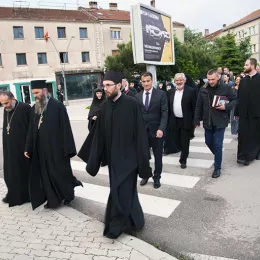 Представљена књига „Свјетлост свијетли у тами“ Епископа Јоаникија: „Свједочанство обновитељског труда и буђење памћења“