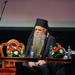 Представљена књига „Свјетлост свијетли у тами“ Епископа Јоаникија: „Свједочанство обновитељског труда и буђење памћења“