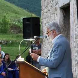 На Видовданском пјесничком бденију Владика Јоаникије поручио: Одбранићемо наше светиње, одбранићемо завештања