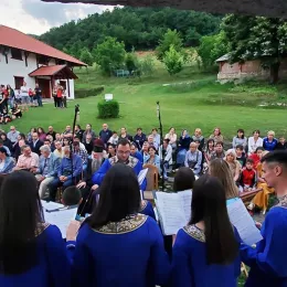 На Видовданском пјесничком бденију Владика Јоаникије поручио: Одбранићемо наше светиње, одбранићемо завештања