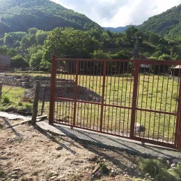 Храм Светог Василија Острошког у Мартиновићима, код Гусиња, на удару неразумних