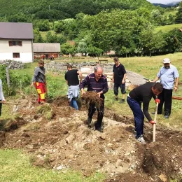 Храм Светог Василија Острошког у Мартиновићима, код Гусиња, на удару неразумних