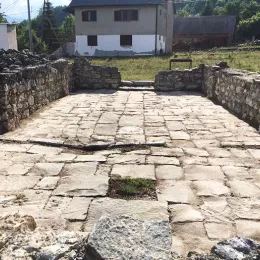 Храм Светог Василија Острошког у Мартиновићима, код Гусиња, на удару неразумних