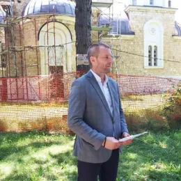 Напустио Мила и вратио мандат због цркве и литија!