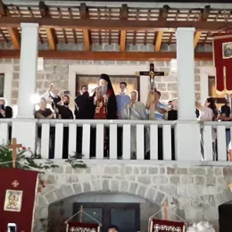 Владика Јоаникије предводио литију у Будви
