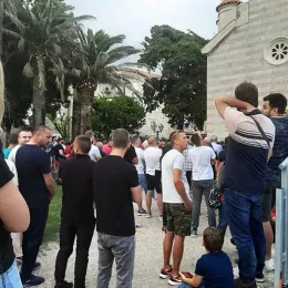 Владика Јоаникије предводио литију у Будви