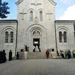 Никшићки љекари на челу молитвеног хода за спас Светиња