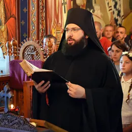 Митрополит Јоаникије богослужио у острошкој светињи