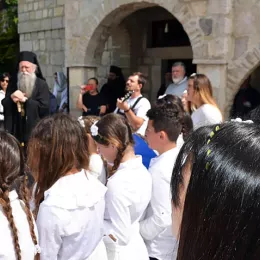 Митрополит Јоаникије богослужио у острошкој светињи