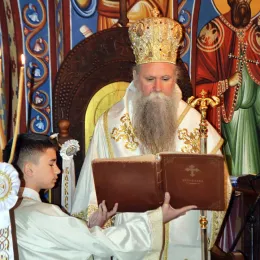 Митрополит Јоаникије богослужио у острошкој светињи
