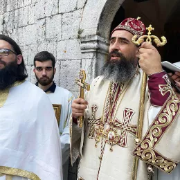 Владика Методије поручио вјерном народу, сабраном у Краљима: Да носимо бремена једни других