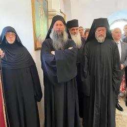 Владика Методије поручио вјерном народу, сабраном у Краљима: Да носимо бремена једни других