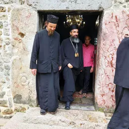 Владика Методије поручио вјерном народу, сабраном у Краљима: Да носимо бремена једни других