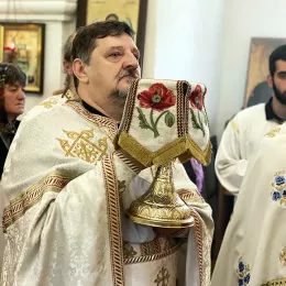 Владика Методије поручио вјерном народу, сабраном у Краљима: Да носимо бремена једни других