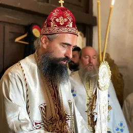 Владика Методије поручио вјерном народу, сабраном у Краљима: Да носимо бремена једни других