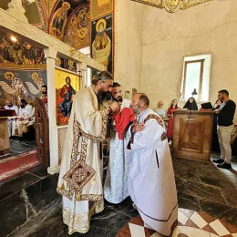 На Духовски понедељак новоизабрани Епископ Методије служио у манастиру Мајсторовина