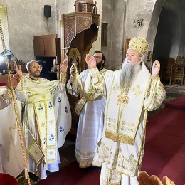 Владика Јоаникије служио у Ђурђевим Ступовима