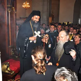 Вјерни народ са радошћу и љубављу дочекао новоизабране Митрополита Јоаникија и Епископа Методија