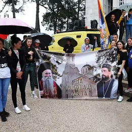 Вјерни народ са радошћу и љубављу дочекао новоизабране Митрополита Јоаникија и Епископа Методија