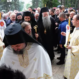 Вјерни народ са радошћу и љубављу дочекао новоизабране Митрополита Јоаникија и Епископа Методија