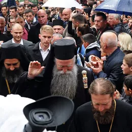 Вјерни народ са радошћу и љубављу дочекао новоизабране Митрополита Јоаникија и Епископа Методија