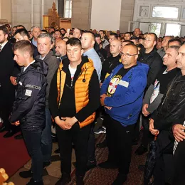 Вјерни народ са радошћу и љубављу дочекао новоизабране Митрополита Јоаникија и Епископа Методија