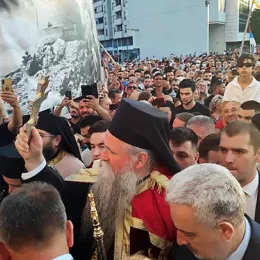 Хиљаде вјерника пред подгоричким саборним храмом